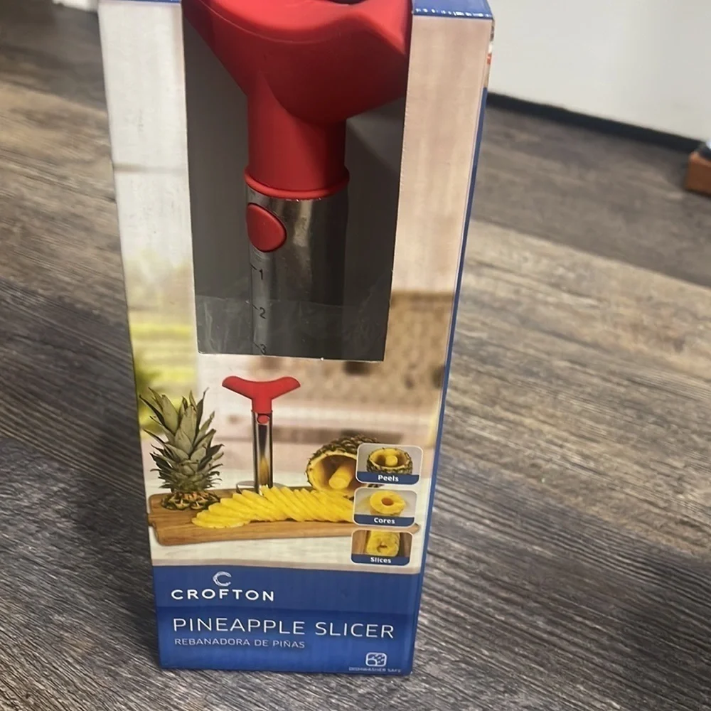 Crofton pineapple slicer
